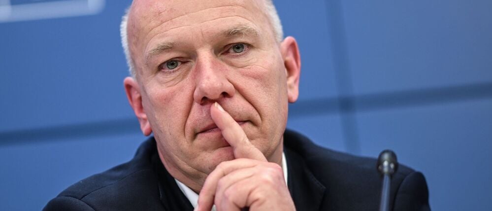 Berlins Regierender Bürgermeister Kai Wegner (CDU) steht wegen eines Tennisspiels während des Stromausfalls am Samstag in der Kritik.