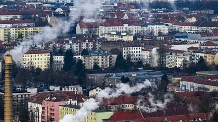 „Wir beobachten immer wieder, dass in Notsituationen Geräte genutzt werden, die nicht für den Betrieb in Innenräumen geeignet sind“, hieß es von der Berliner Schornsteinfeger-Innung. (Archivfoto)