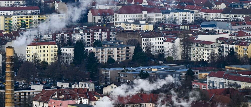 „Wir beobachten immer wieder, dass in Notsituationen Geräte genutzt werden, die nicht für den Betrieb in Innenräumen geeignet sind“, hieß es von der Berliner Schornsteinfeger-Innung. (Archivfoto)