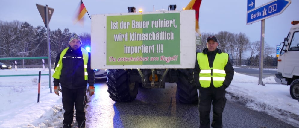 Andreas Halle und Ronny Müller protestieren gegen das Mercosur-Abkommen.