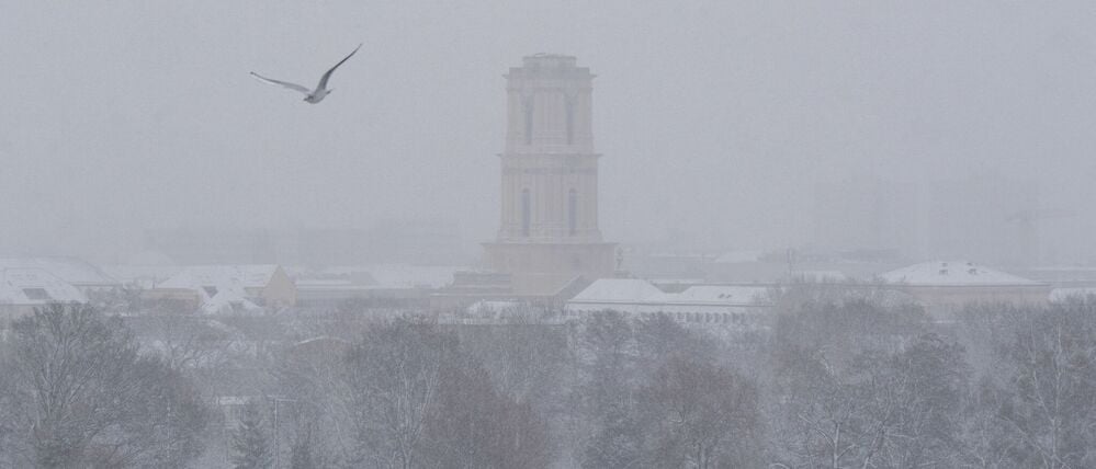 Zukunft im Nebel: Der Turm der Garnisonkirche in Potsdam. 