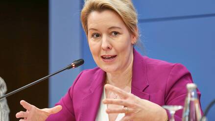 Pressekonferenz des Berliner Senats zum Stromausfall in Berlin: Franziska Giffey, SPD am 07 01 2026 im Rotes Rathaus.