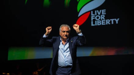 Reza Pahlavi Speech in Los Angeles 06/11/2023 Los Angeles, United States. Iranian crown prince Reza Pahlavi, activist, advocate, and oldest son of the last Shah of Iran, gives a speech at Live For Liberty , a benefit concert in support of the Woman, Life, Freedom movement in Iran. Los Angeles California United States Copyright: xDavidxPashaeex