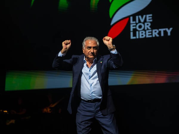 Reza Pahlavi Speech in Los Angeles 06/11/2023 Los Angeles, United States. Iranian crown prince Reza Pahlavi, activist, advocate, and oldest son of the last Shah of Iran, gives a speech at Live For Liberty , a benefit concert in support of the Woman, Life, Freedom movement in Iran. Los Angeles California United States Copyright: xDavidxPashaeex