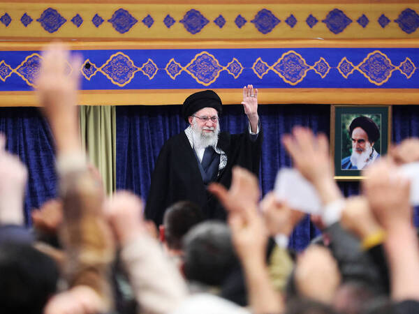 Iran s Supreme Leader Ayatollah Ali Khamenei - Tehran Iran s Supreme Leader Ayatollah Ali Khamenei, on the seventh day of the nationwide protests by the people of Iran, referred to the protesters as a group of instigated enemy mercenaries who chanted slogans against Islam and the Islamic Republic and said: We talk with the protester, but talking with the rioter is of no use. The rioter must be put in his place. Ali Khamenei on Saturday urged authorities to confront and suppress ongoing demonstrations across the country. Tehran, Iran, January 3, 2026. Photo by Salampix/ABACAPRESS.COM TEHRAN Iran PUBLICATIONxNOTxINxFRAxUK Copyright: xSalamPix/ABACAx