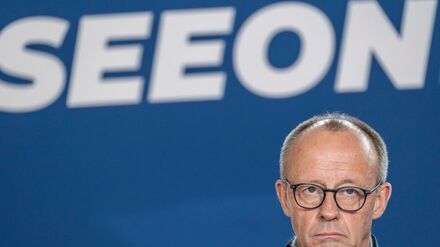 So richtigen Grund zur Freude hat Merz derzeit nicht. Innen- wie außenpolitisch stehen er und seine Bundesregierung vor gewaltig großen Herausforderungen.