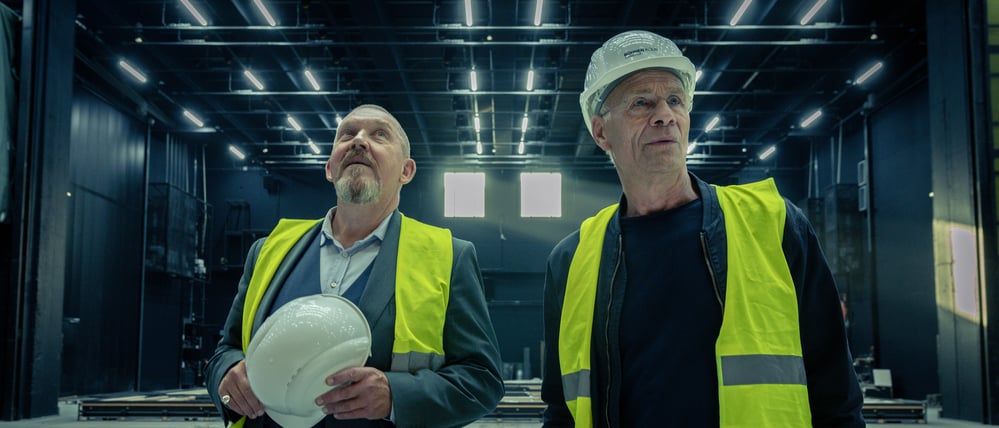 ARD/WDR TATORT: DIE SCHÖPFUNG, Buch: Wolfgang Stauch. Regie: Torsten C. Fischer, am Sonntag (11.01.26) um 20:15 Uhr im ERSTEN. Das Herz von Kommissar Freddy Schenk (Dietmar Bär, l) schlägt für die Oper. Entsprechend fasziniert ist er von der neuen, alten Spielstätte in Köln. Max Ballauf (Klaus J. Behrendt) hingegen verfolgt nur ein Ziel - er will den Fall aufklären. © WDR/Thomas Kost, honorarfrei - Verwendung gemäß der AGB im engen inhaltlichen, redaktionellen Zusammenhang mit genannter WDR-Sendung bei Nennung "Bild: WDR/Thomas Kost" (S2+). WDR Kommunikation/Redaktion Bild, Köln, Tel: 0221/220 -7132 oder -7133, Fax: -777132, bildkommunikation@wdr.de