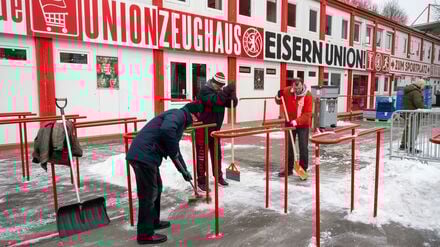 Die Fans helfen bei Union mit.