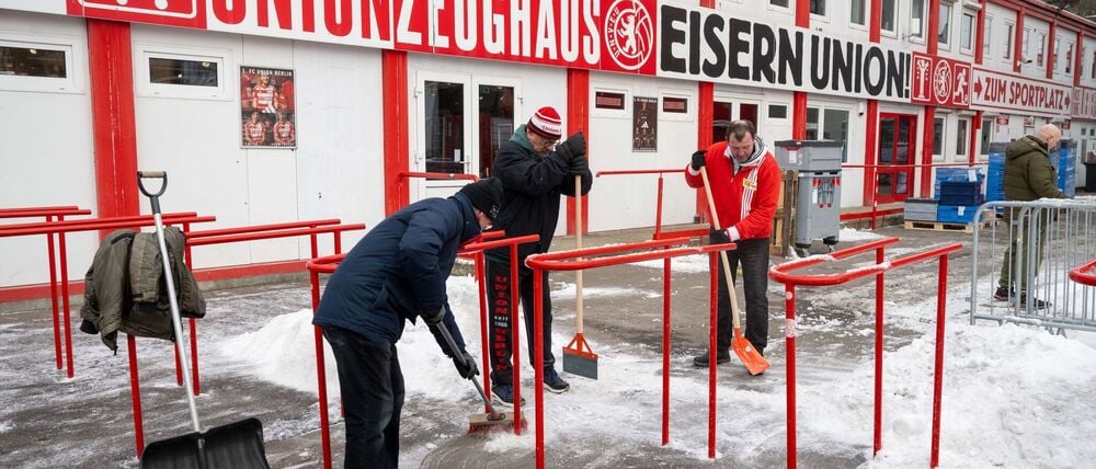 Die Fans helfen bei Union mit.