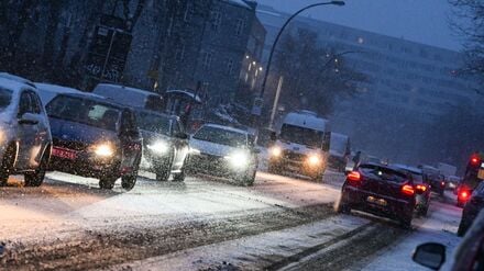 Wegen des Wetters muss mit starken Einschränkungen auf Straßen und Wegen gerechnet werden.