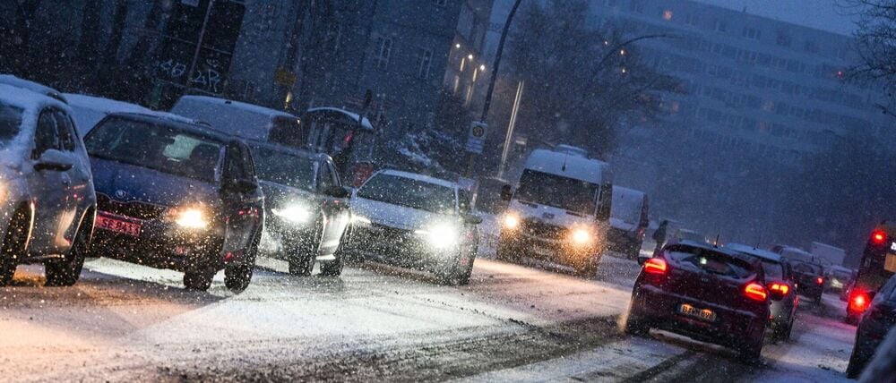 Wegen des Wetters muss mit starken Einschränkungen auf Straßen und Wegen gerechnet werden.