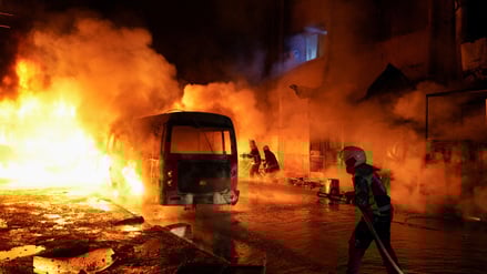 Members of the Syrian Civil Defence work to extinguish a fire after shelling amid renewed clashes between the Syrian army and the Syrian Democratic Forces in Aleppo, Syria, January 8, 2026. REUTERS/Karam al‑Masri     TPX IMAGES OF THE DAY     