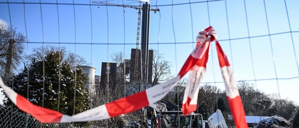 Bauarbeiten sind am Heizkraftwerk Lichterfelde am Teltow Kanal zu sehen.