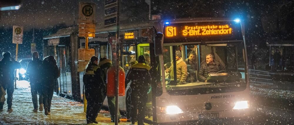 Im Busverkehr könnte es am Freitag immer wieder zu Verspätungen kommen. (Symbolbild)