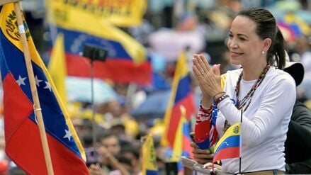 Die venezolanische Oppositionsführerin Maria Corina Machado gestikuliert während einer Wahlkampfveranstaltung.