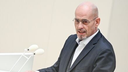 Brandenburgs BSW-Fraktionschef Niels-Olaf Lüders kündigt an, dass seine Fraktion bei einem Antrag zur Auflösung des Parlaments mit der AfD-Fraktion stimmen will (Archivbild).