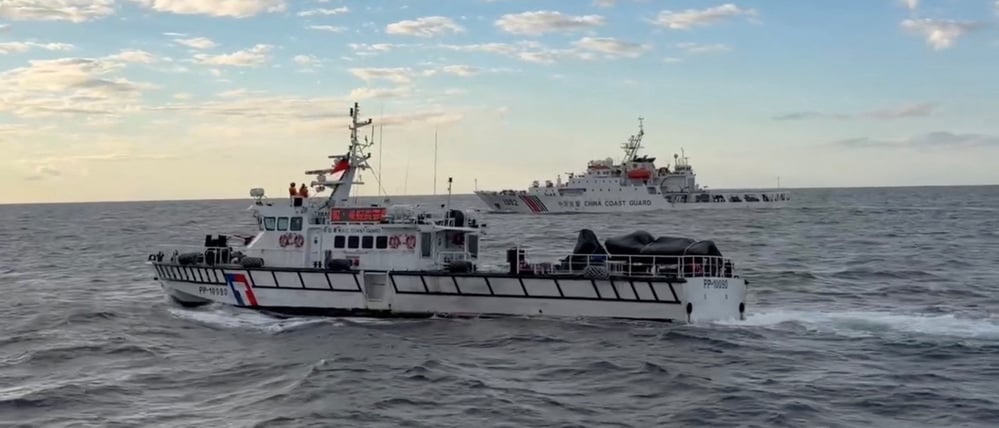 Konfrontation auf dem Meer: Ein Schiff der Küstenwache warnt die chinesische Küstenwache, taiwanisches Seegebiet zu verlassen.