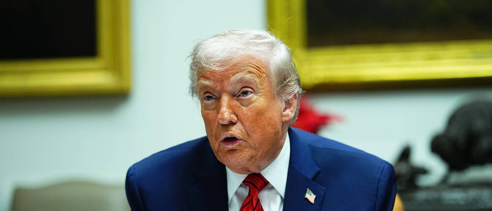 December 10, 2025, Washington, District Of Columbia, USA: United States President Donald J Trump makes remarks in a roundtable with high-tech business executives in the Roosevelt Room of the White House in Washington, DC, USA, on Wednesday, December 10, 2025. The President announced the US has seized oil tanker near Venezuela and a new special corporate immigration gold card focused on keeping students in the US Washington USA - ZUMAs152 20251210_faa_s152_101 Copyright: xAaronxSchwartzx-xPoolxviaxCNPx