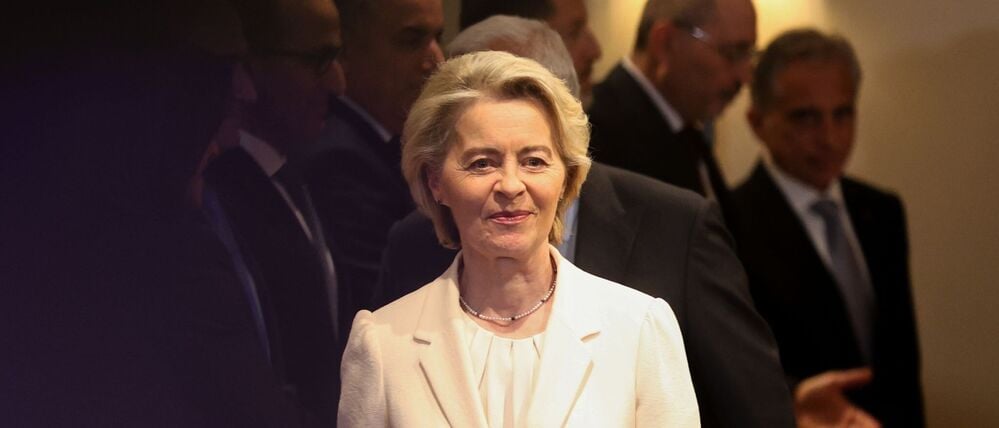 Die Präsidentin der Europäischen Kommission Ursula von der Leyen trifft im Al-Husseiniya Palace Forum ein (Symbolbild).