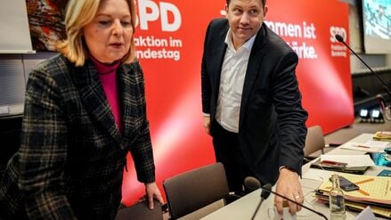 Lars Klingbeil (SPD), Bundesminister der Finanzen, Vizekanzler und SPD-Bundesvorsitzender, und Bärbel Bas (SPD), Bundesministerin für Arbeit und Soziales und SPD-Parteivorsitzende, während der Jahresauftaktklausur der SPD-Bundestagsfraktion.