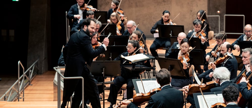 Dirigent Petr Popelka hat für sein Debüt bei den Berliner Philharmonikern ein Stück aus seiner tschechischen Heimat mitgebracht.