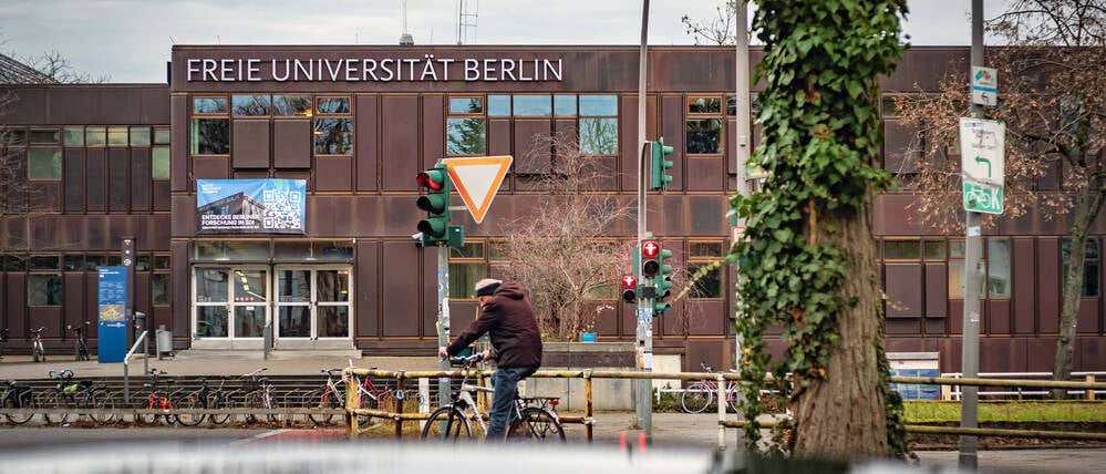 Die Freie Universität Berlin. Seit Jahren gibt es einen Konflikt mit der Kanzlerin.