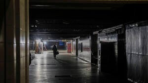 Düsteres Bild. Ein mutmaßlicher Sabotageakt einer sogenannten Vulkangruppe unterbrach im Berliner Südwesten tagelang die Stromversorgung.