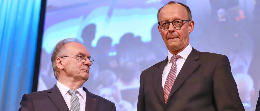 Friedrich Merz (rechts) und Reiner Haseloff bei einer Wahlkampfveranstaltung der CDU in Halle im Februar 2025.