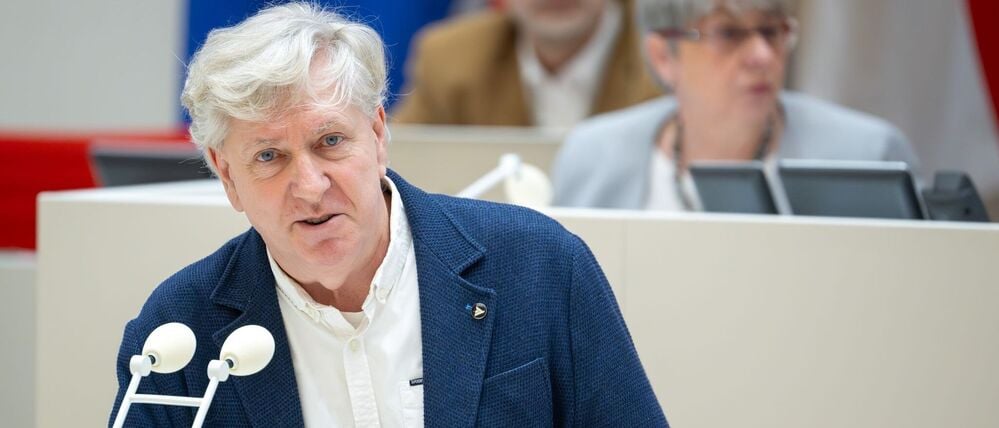 Der ehemalige BSW-Abgeordnete Andre von Ossowski spricht während der Sitzung des Brandenburger Landtages.