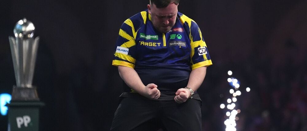 Luke Littler hat wieder einen Grund zum Jubeln. (Archivbild)