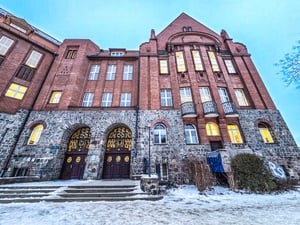 Das Primo-Levi-Gymnasium im Berliner Bezirk Pankow kann erst dann saniert werden, wenn ein Ersatzgebäude eröffnet.