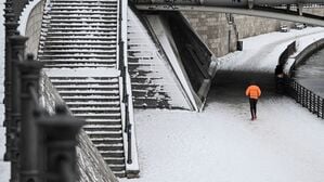 Es bleibt eisig kalt.