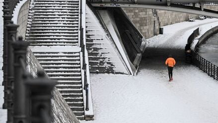 Es bleibt eisig kalt.