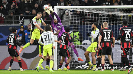 Hoch her ging es vor beiden Toren am Freitagabend in Frankfurt.