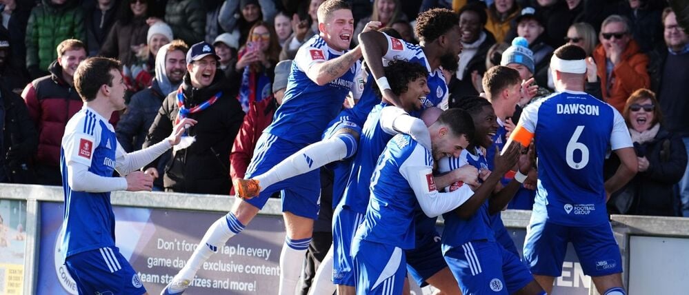 Riesenjubel nach der Riesensensation. Der FC Macclesfield hat Geschichte geschrieben.