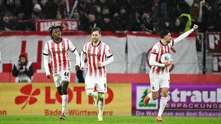 Freiburg bejubelt einen Heimsieg gegen Hamburg