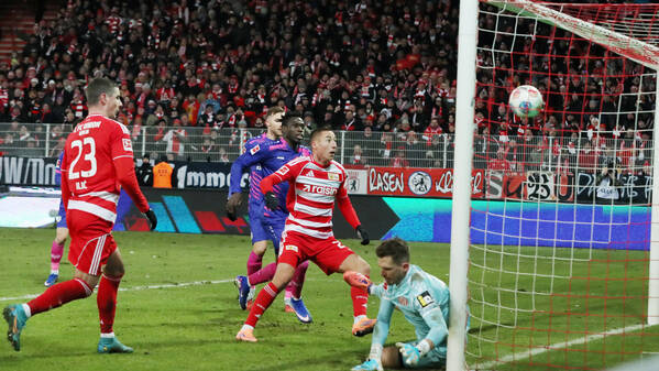 Drin oder nicht drin? Unions Marin Ljubicic ging auf Nummer sicher.