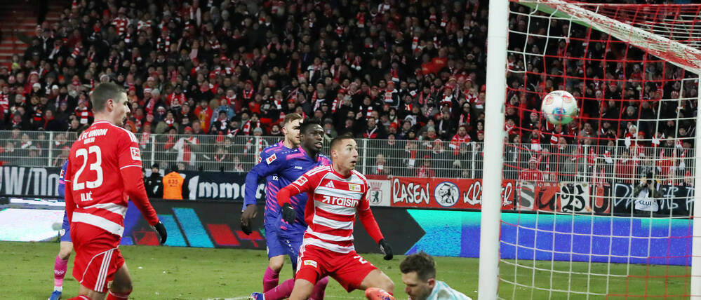 Drin oder nicht drin? Unions Marin Ljubicic ging auf Nummer sicher.