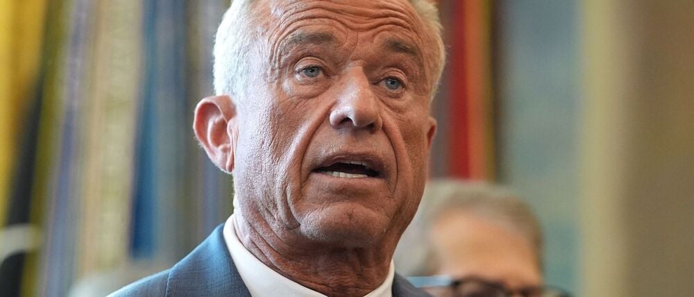 US-Gesundheitsminister Robert F. Kennedy Jr. spricht im Weißen Haus.