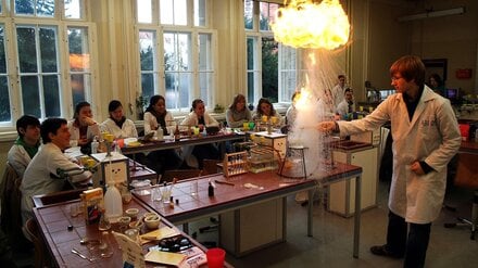 Kein Trick: Die Bildungsverwaltung bietet zusätzliche fünfte Klassen an Gymnasien an, darunter auch am Carl-von-Ossietzky-Gymnasium in Pankow (hier im Bild).