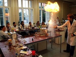 Kein Trick: Die Bildungsverwaltung bietet zusätzliche fünfte Klassen an Gymnasien an, darunter auch am Carl-von-Ossietzky-Gymnasium in Pankow (hier im Bild).