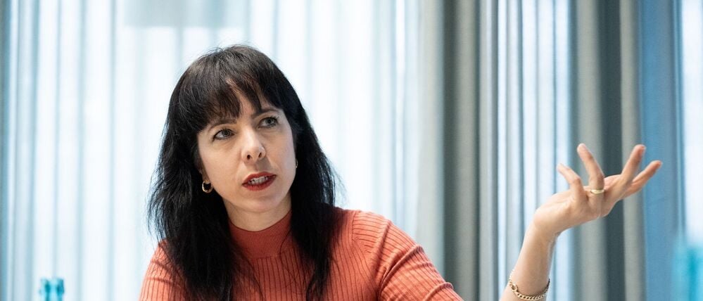 Linke-Spitzenkandidatin Elif Eralp setzt sich für mehr Mitsprachemöglichkeiten von Jugendlichen ein. (Archivbild)