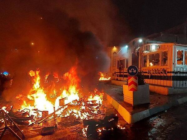 January 10, 2026, Tehran, Iran: A police station is set on fire during protests in Tehran, Iran. The nationwide protests started in late December at TehranÃââ s Grand Bazaar in response to worsening economic conditions. They then spread to universities and other cities, with the slogans evolving from economic grievances to political and anti-government demands. Tehran Iran - ZUMAi98_ 20260110_zih_i98_005 Copyright: xSocialxMediax