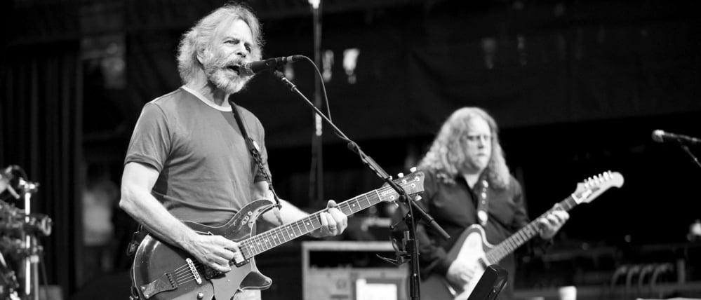 Stille Legende. Bob Weir an der Seite von Warren Haynes (rechts) bei einem Konzert im Jahr 2009.