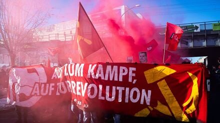 Tausende beteiligen sich an der Demonstration in Berlin.