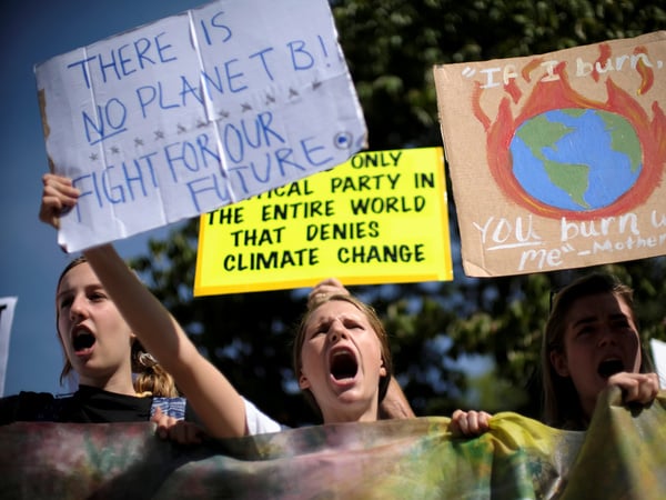 Demonstrators march to the U.S. Capitol as part of the Youth Climate Strike in Washington, U.S., September 20, 2019. REUTERS/James Lawler Duggan