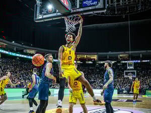 Norris Agbakoko geht am Korb mittlerweile entschlossener zu Werke.