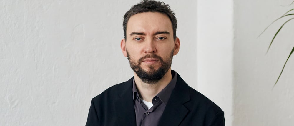 Dennis Brzek, geboren 1993, leitet seit Dezember das Mies-van-der-Rohe-Haus in Berlin-Alt-Hohenschönhausen.