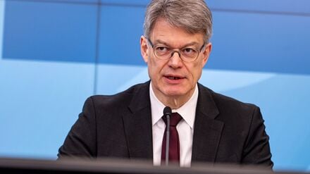 Schnieder mahnt weiter zur Vorsicht (Archivbild).