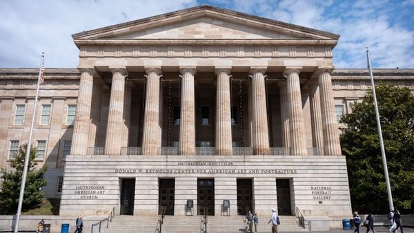 Das Donald W. Reynolds Center for American Art and Portraiture, Sitz der National Portrait Gallery und des Smithsonian American Art Museum, ist in Washington zu sehen. 